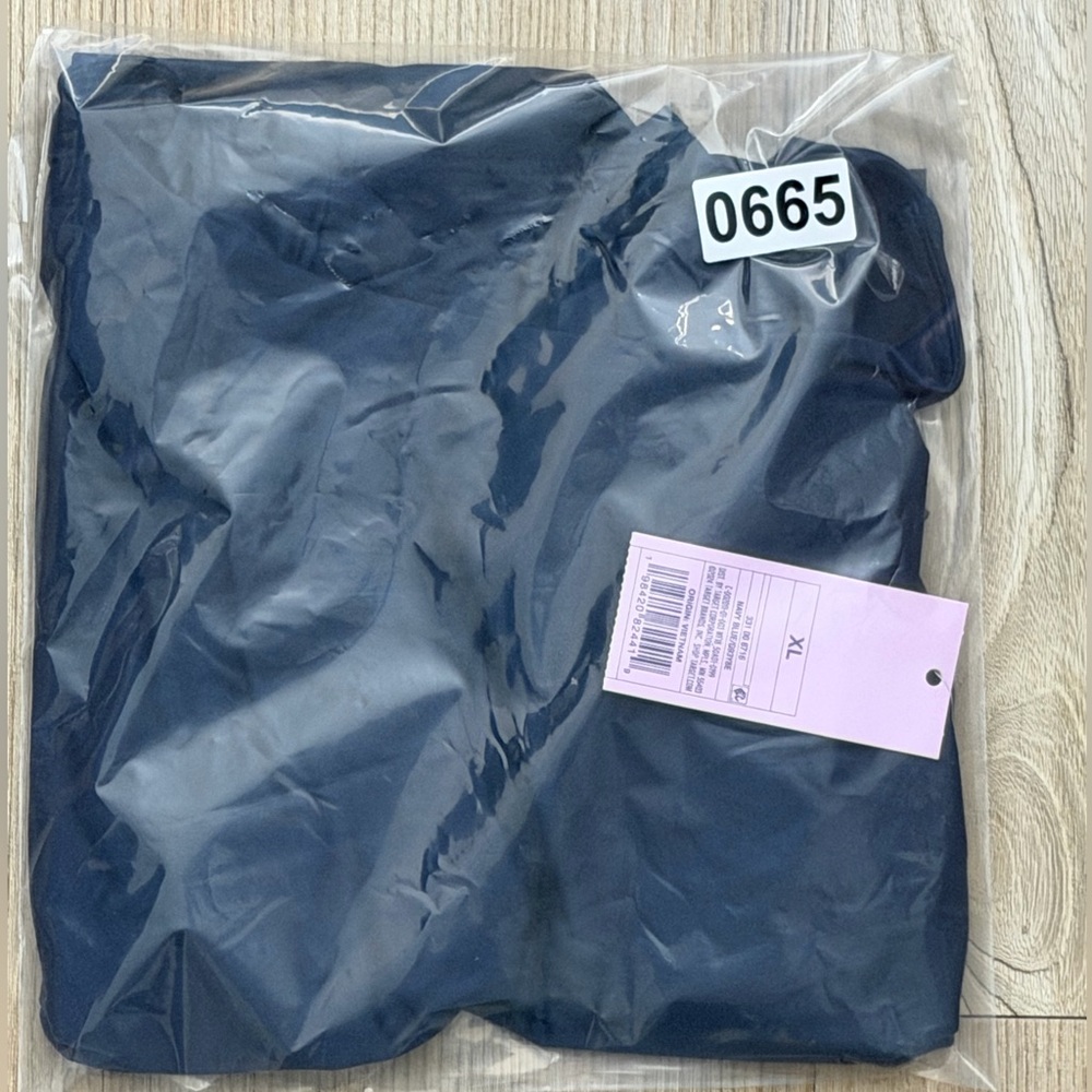 Wild Fable- Scoop Neck Short Sleeve Tee- Navy - XL | Basic Tee - Picture 6 of 6